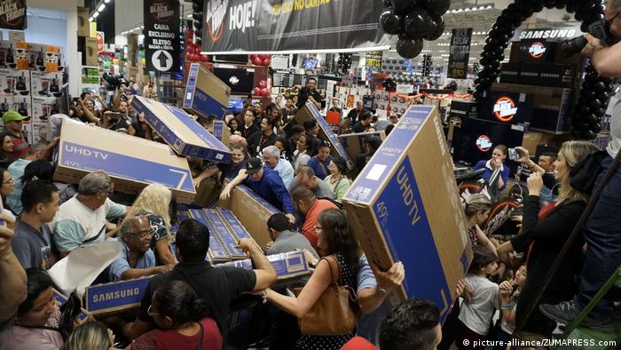 Five Reasons for and against Shopping on Black Friday