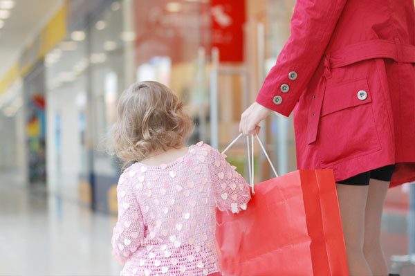 Pros and Cons of Christmas Shopping with Kids